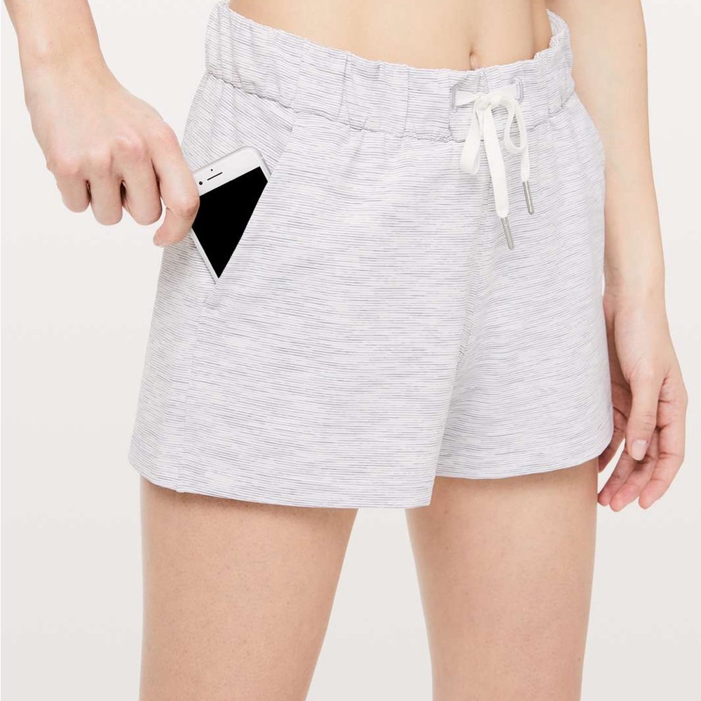 Lululemon Athletica Women's Light Gray Athletic Shorts